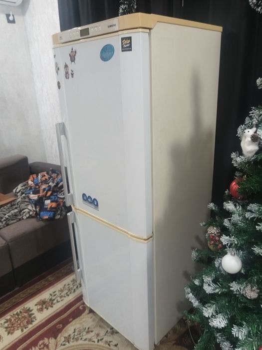 Холодильник Samsung