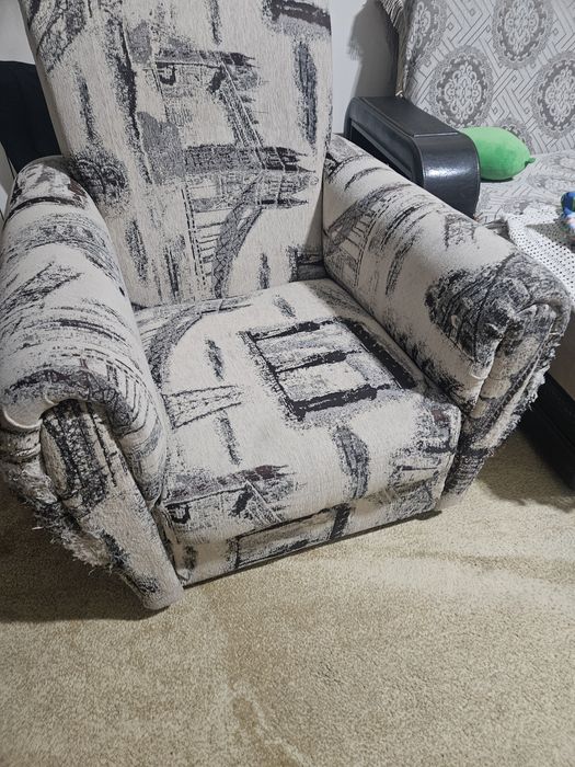 Продам диван и два кресла