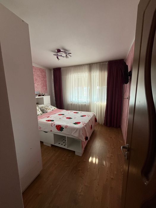 Inchiriez apartament