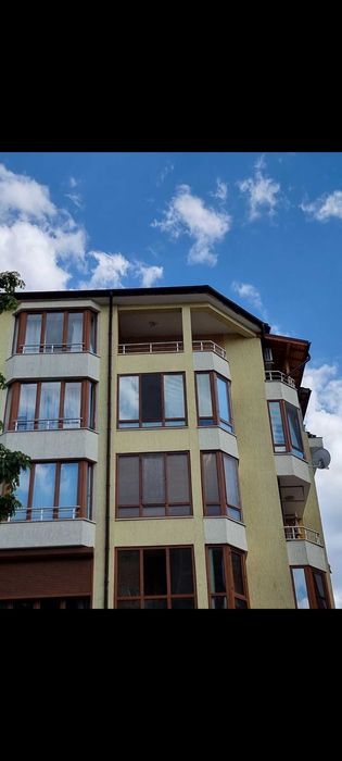 Дава се под наем Тристаен апартамент в Разград, Център - 95 кв.м за 348.84 € - Снимка #1