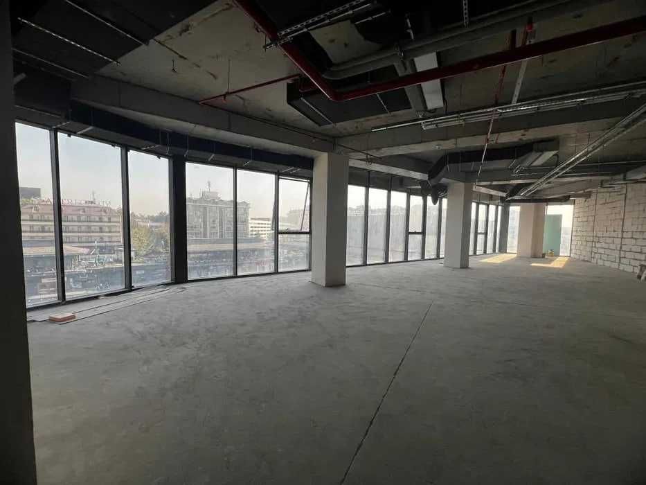 Просторные офисные лоты в БЦ с панорамными окнами (55)
