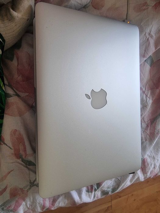 MacBook Pro -обслужен  нови товколонки и адаптер
