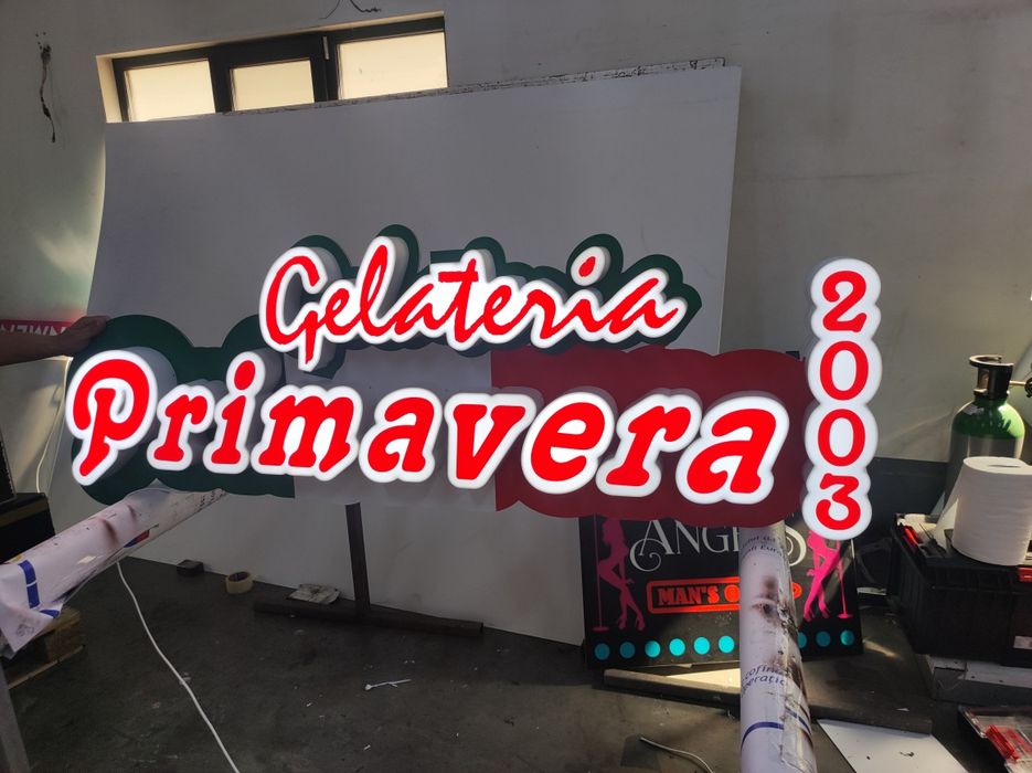 Reclame luminoase litere volumetrice