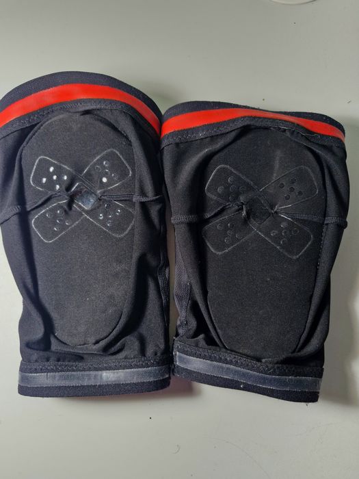 Genunchiere woom copii