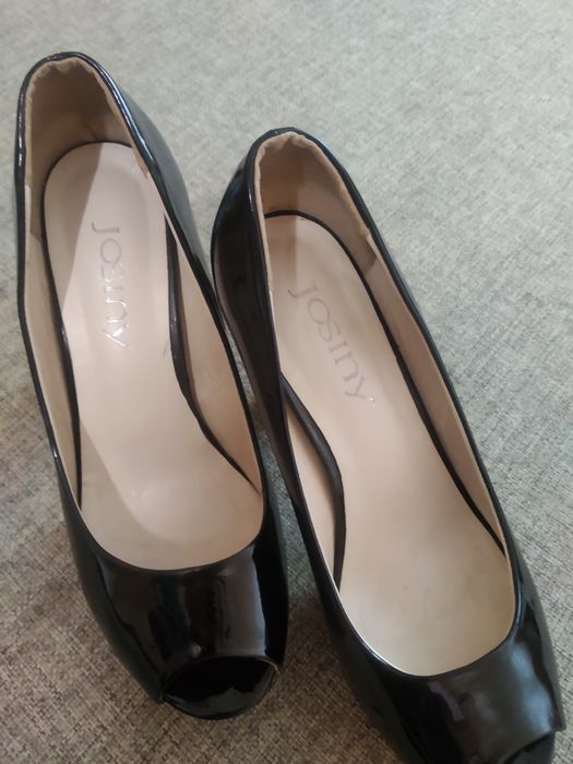 Продам женские туфли