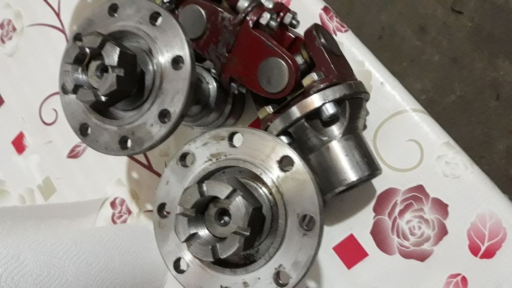 SC PETRO DIAMED Flanse cardan taf cu rulment intermediar