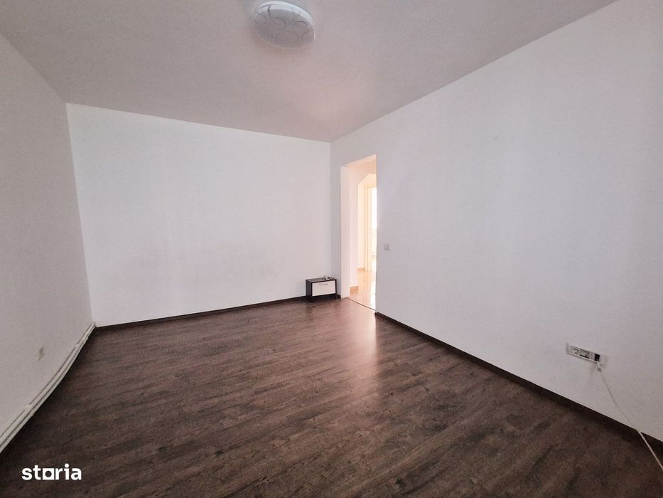 Apartament cu 3 camere, parter, zona 1 Decembrie 1918
