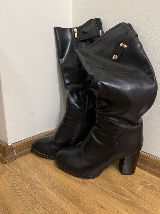 Продам женские сапоги