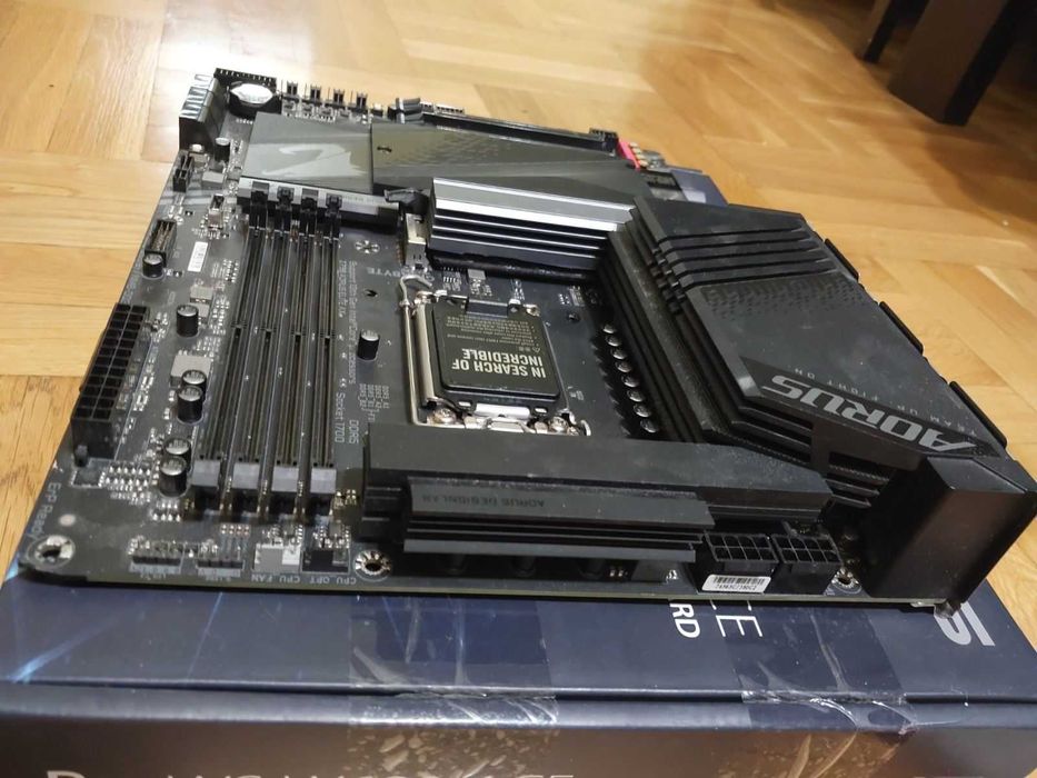 Gigabyte Z790 Aorus Elite AX Wi-Fi DDR5