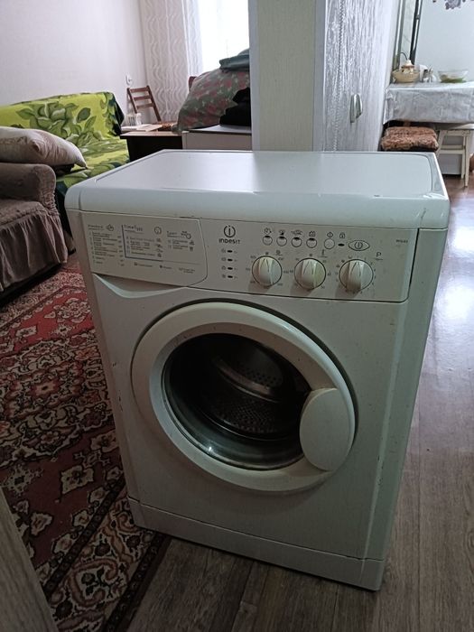 Продам стиральную машинку.
