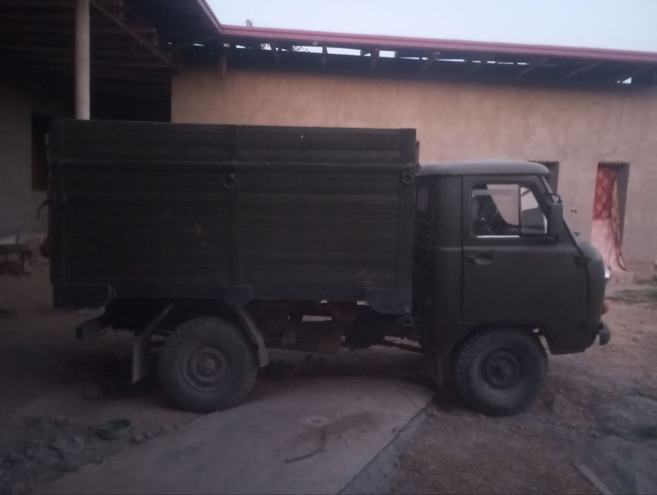 УАЗ сотилади  1981 йил