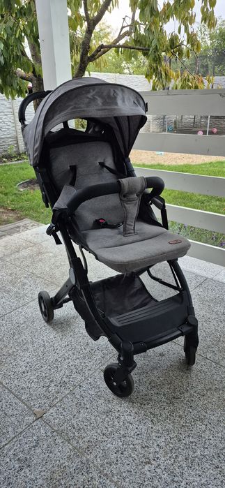 Carucior sport, dimensiune compacta, complet funtctional