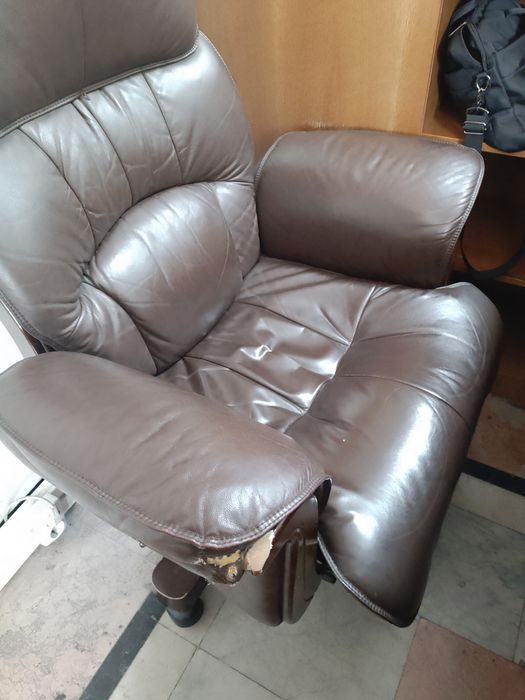 Кожанное кресло бу в хорошем состоянии