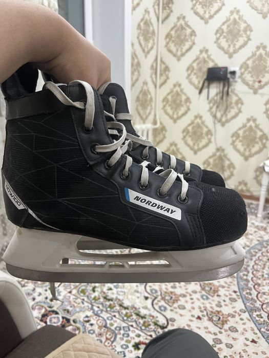 продам коньки за 9000