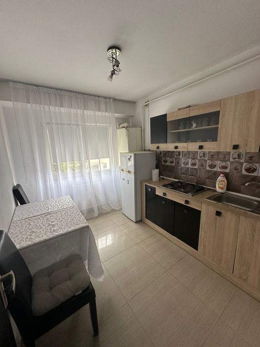 Ofer spre inchiriere apartament cu 2 camere