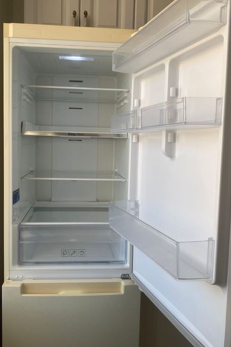 *Продам холодильник Samsung RB33J3200EF