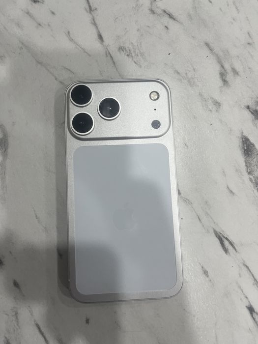 Iphone 17 pro в корпусе XR