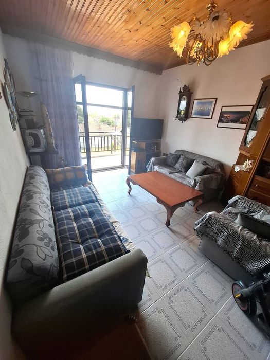 Продава триетажна къща 250 м2 и двор 400 м2 в Аспровалта, Гърция