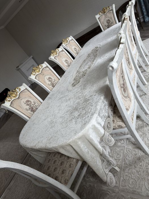 Стол со стульями