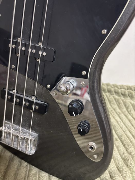 squier affinity jazz bass