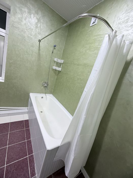 Skver,west minster instituti,Amir Temur metro oldida bollaga kvartira