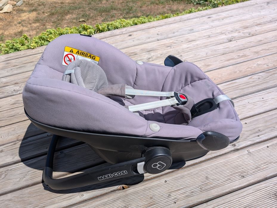 Maxi Cosi Pebble столче / кошче за кола 0-13кг + FamilyFix Isofix база