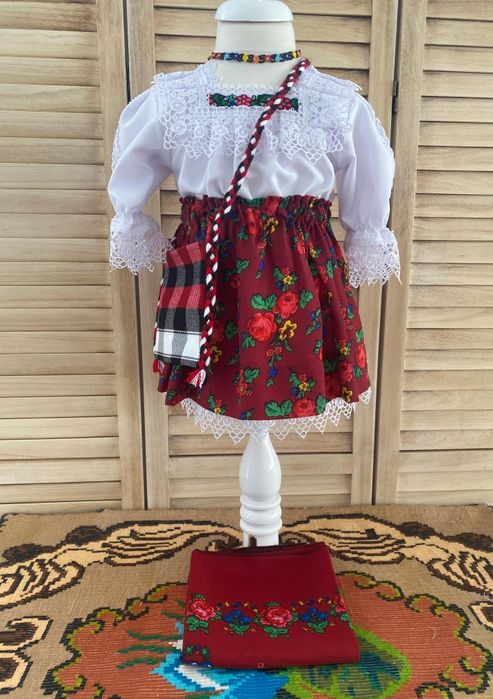 Costum popular fete Maramureș