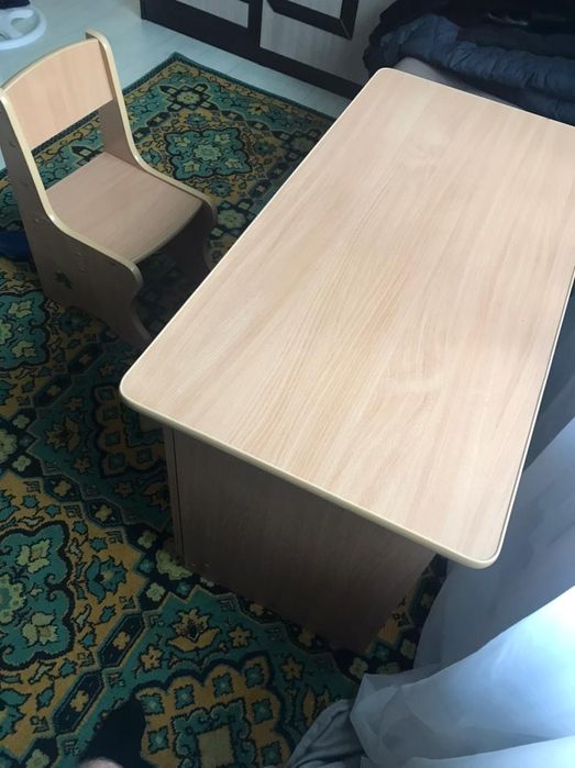 Продам школьную парту со стулом
