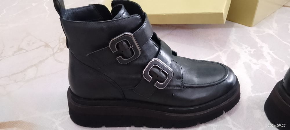 Продам женские осенние ботинки