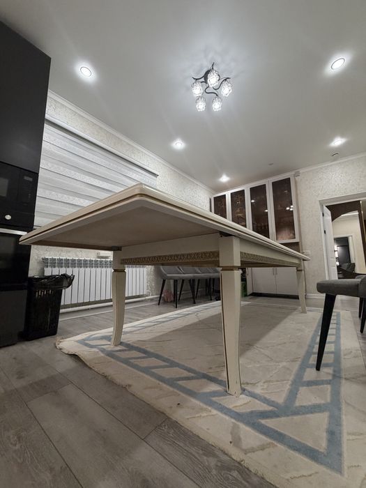 Стол и робот пелесос сатылады, срочно