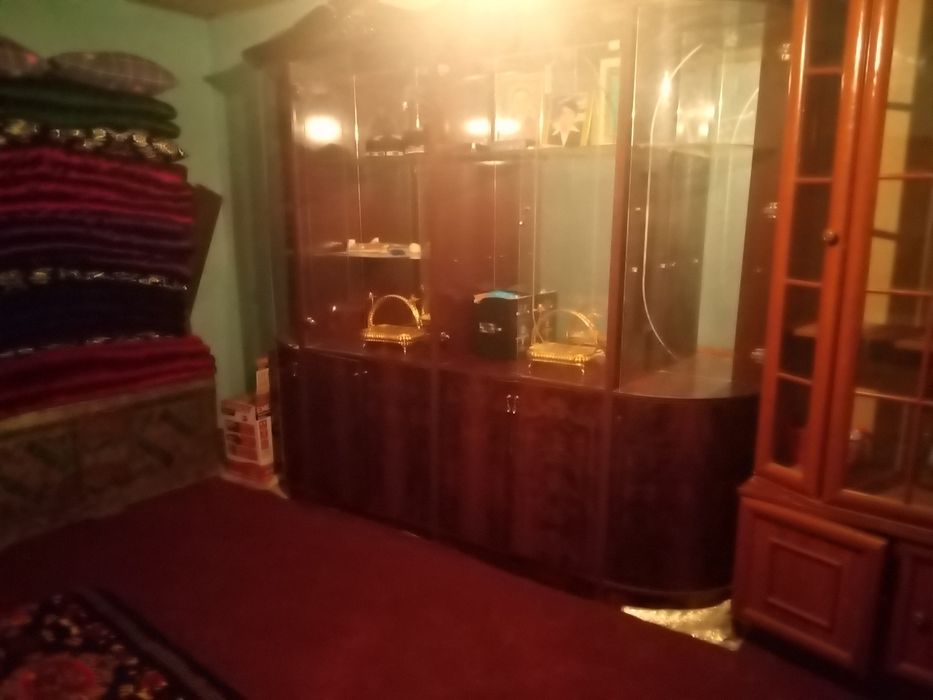 Mahallada uy sotiladi..