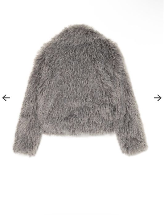 Пухкаво сиво палто