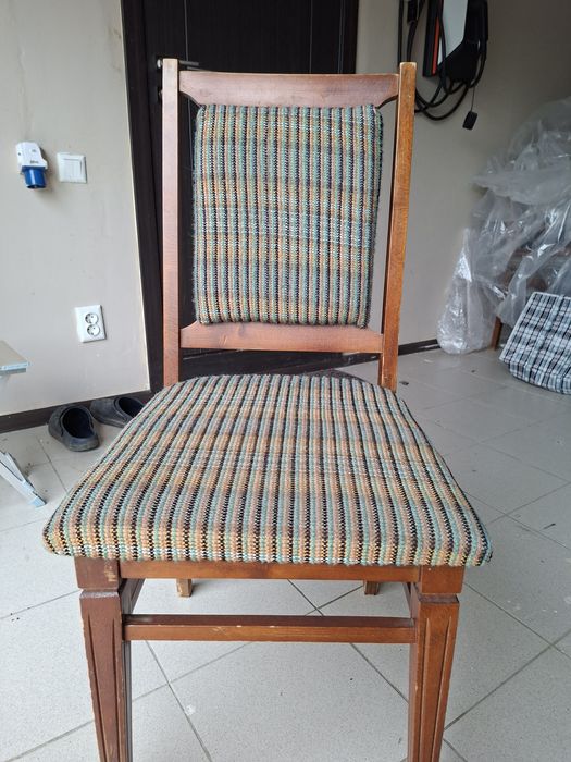 Стул деревянный цвета орех