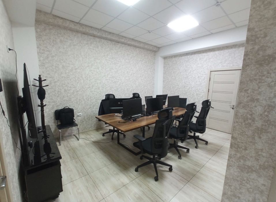 Аренда под офис 19кв.м С Мебелью! ТЦ Чиланзар недалеко от метро Новза!