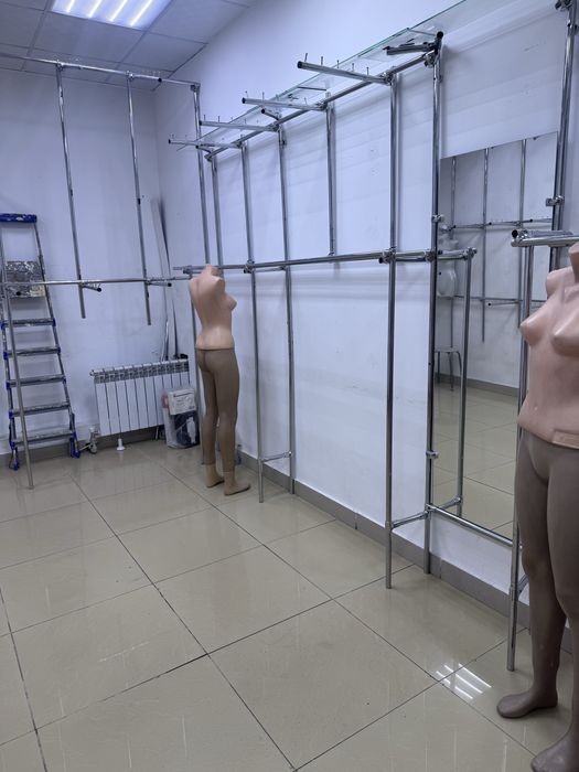 Продам тороговое оборудование,маникены,зеркало