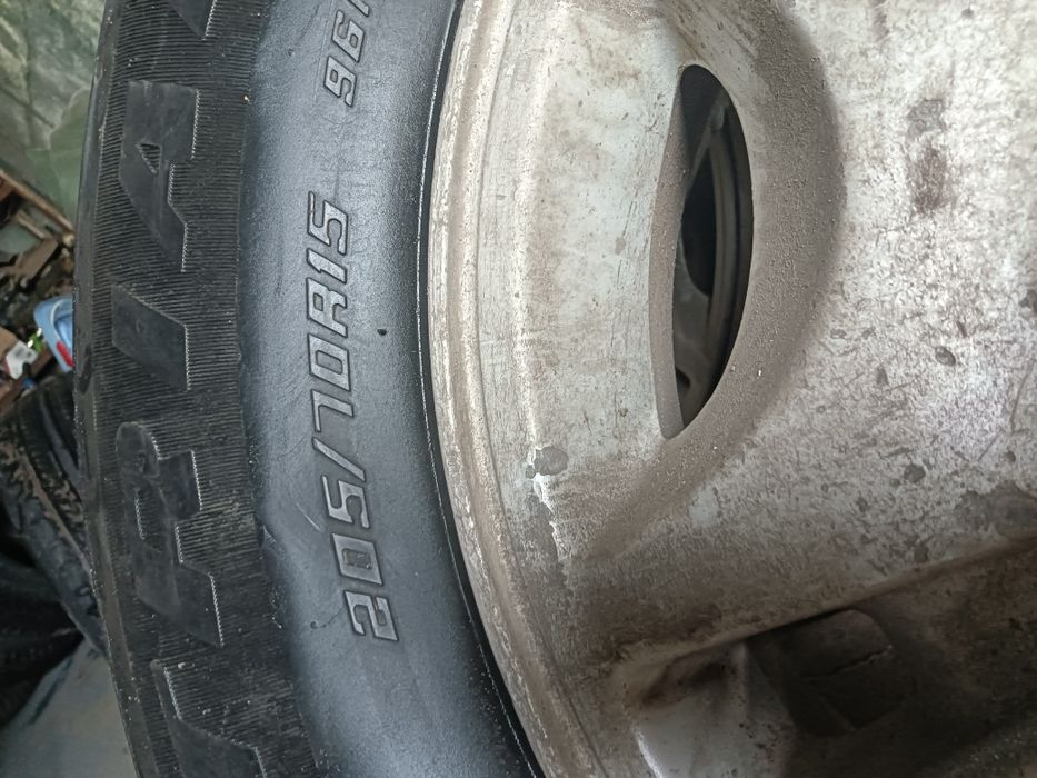Продам резину 205,70,15