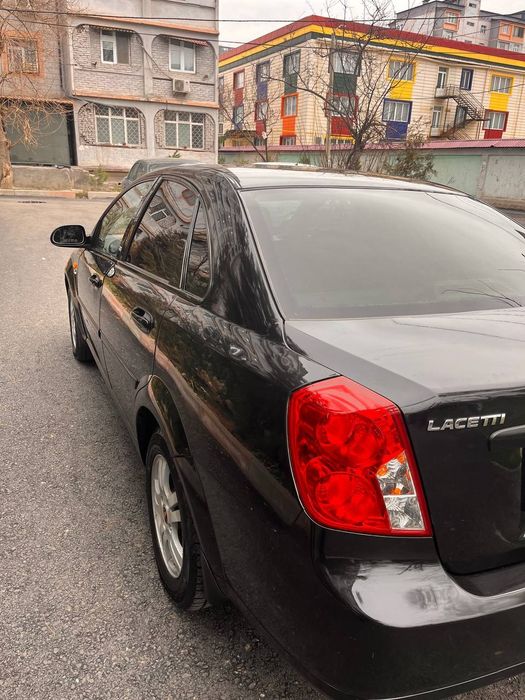 Срочна прадайотся ласети 2 паз2010 год.