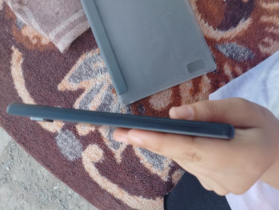 Tabletă PENTRU PIESE, defectă mufa de încărcare. Mai multe detalii în descriere.