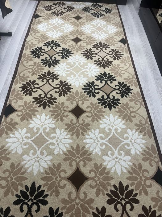 Ковровая дорожка ,не сентетическая,очень плотная