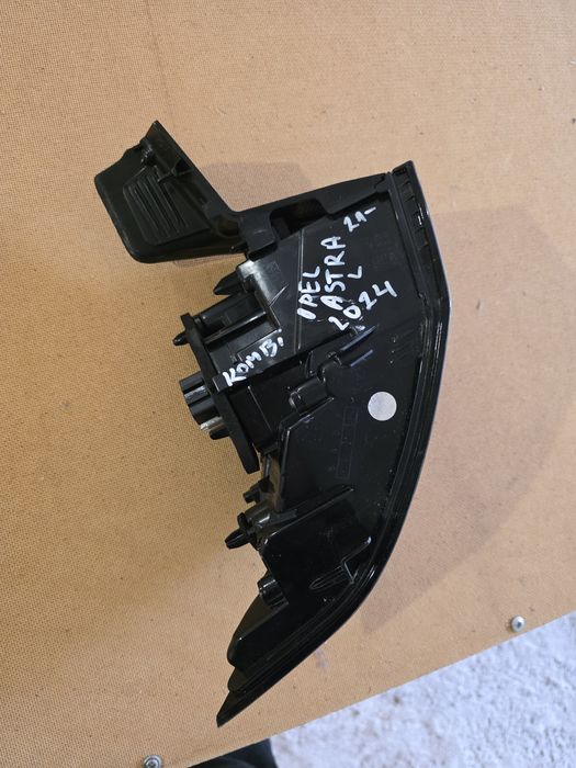 Opel Astra L kombi 21- 2024 стоп десен