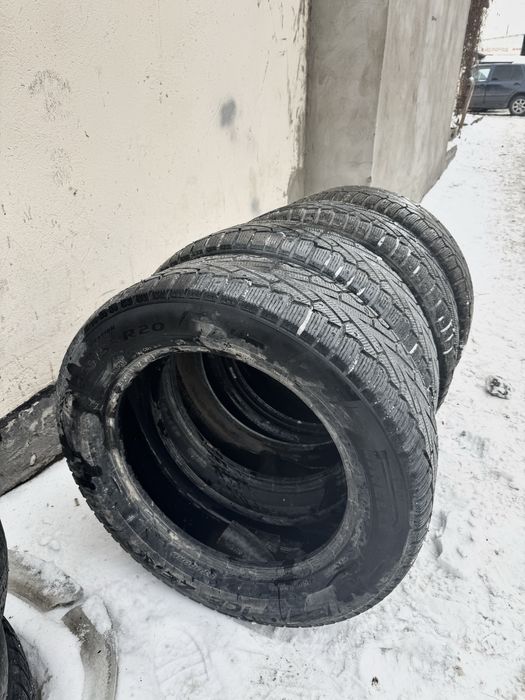Зимние шины 275/55/20