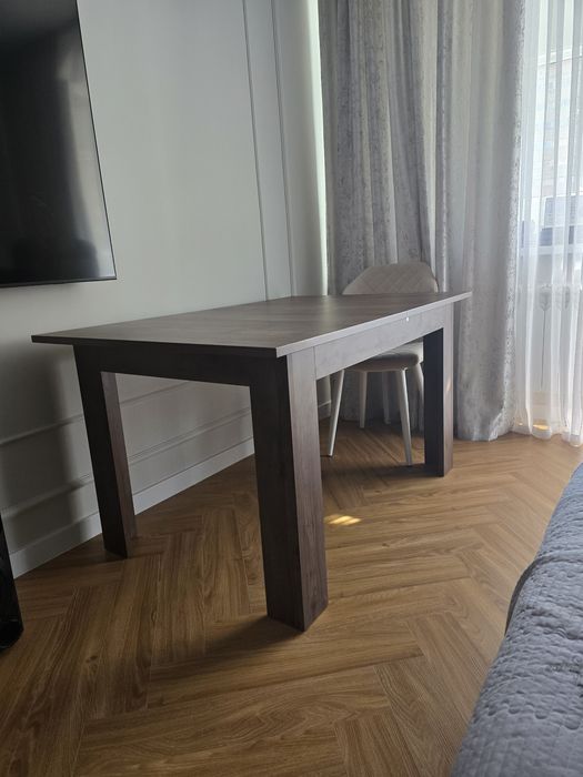 Продам стол коричневый