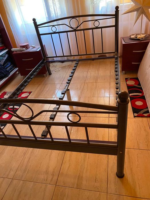 pat matrimonial si pat metalic , plus canapea