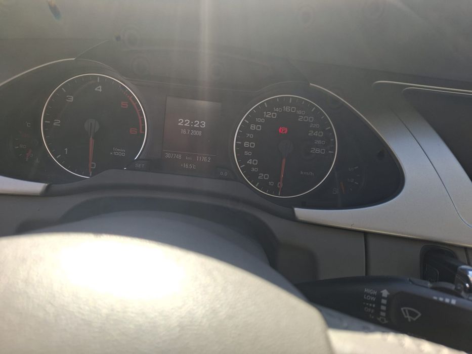 Vând Audi a 4b8.