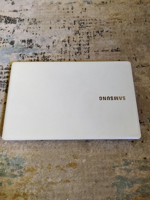 Samsung noutbuk.