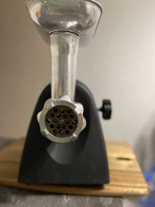 Продаем Мясорубку рабочую б/у