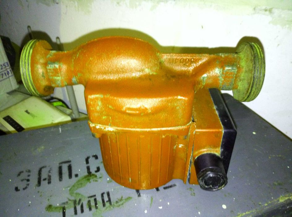 GRUNDFOS Стара Циркулационна ПОМПА и Старо Дървено САНДЪЧЕ