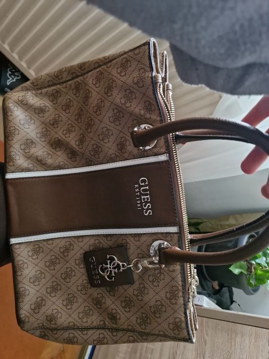 Geanta Guess est 1981