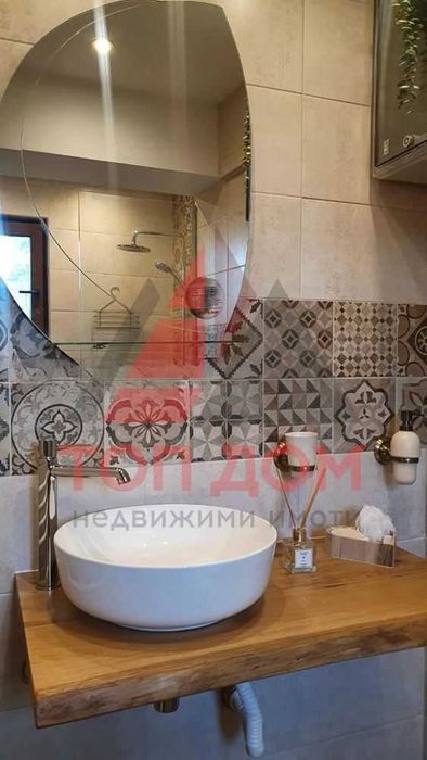 Тристаен ! Обзаведен ! Паркомясто в цената ! Отлично състояние !