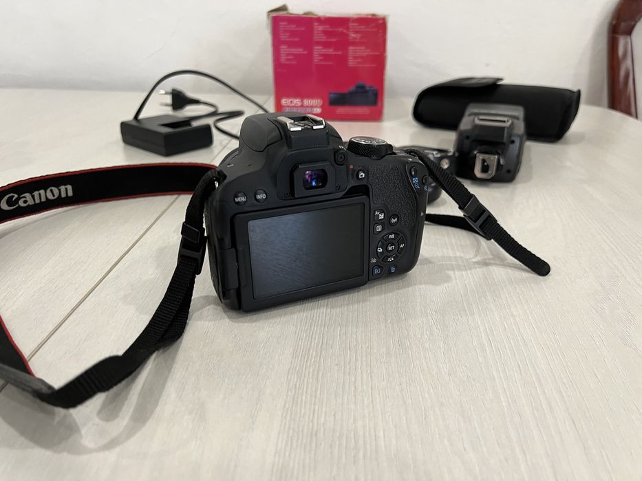 Продам Canon EOS 800D фотоаппарат, флэшку,вспышку и передатчики